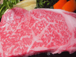 駅から徒歩３分、極上の近江牛を安く食べられるお肉屋さん直営のレストラン1Ｆが肉屋2Ｆがレストランの近江牛専門店